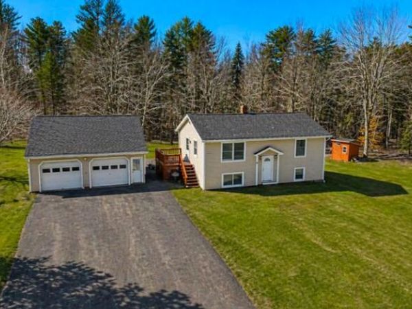 30 Meadow Brook Drive, Belgrade, ME 04917