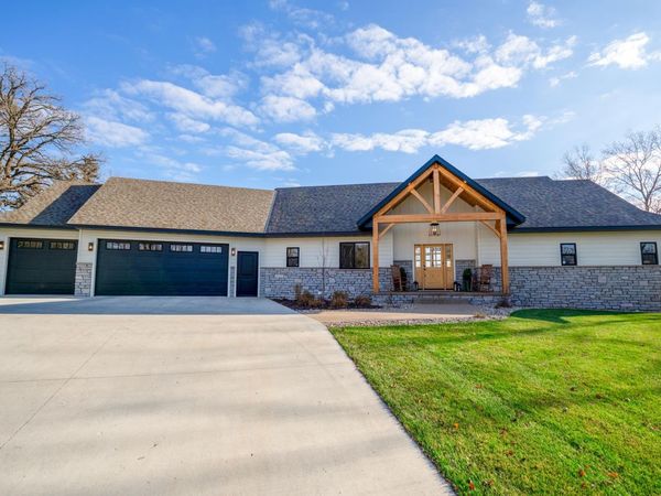 131 Pine Street NW, New London, MN 56273