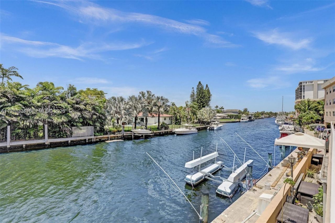 2640 NE 135th St , Unit 317, North Miami, FL 33181 Photo