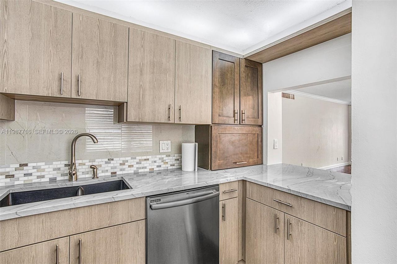 9450 Live Oak Pl , Unit 102, Davie, FL 33324 Photo