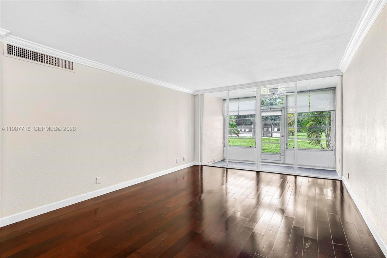 9450 Live Oak Pl , Unit 102, Davie, FL 33324 Photo