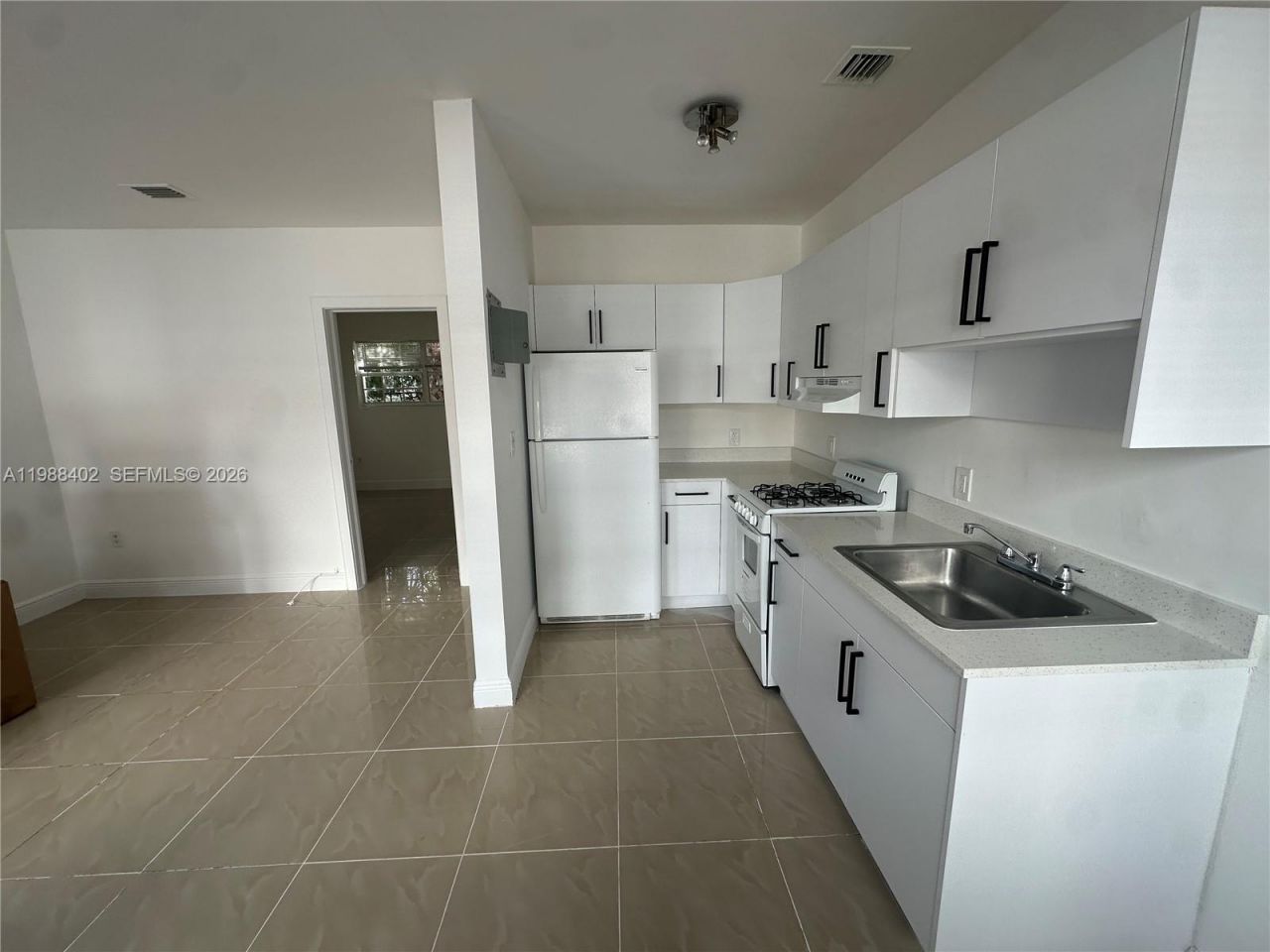 740 84th St, Unit 3, Miami Beach, FL 33141 Photo