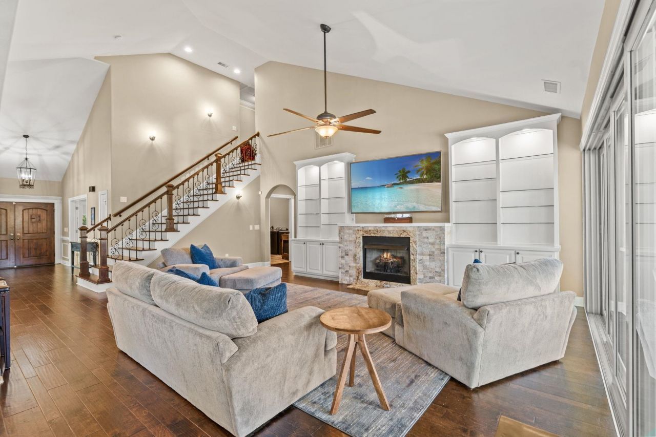 292 Chamberlin Dr. Photo 10