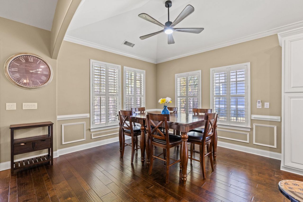 292 Chamberlin Dr. Photo 11