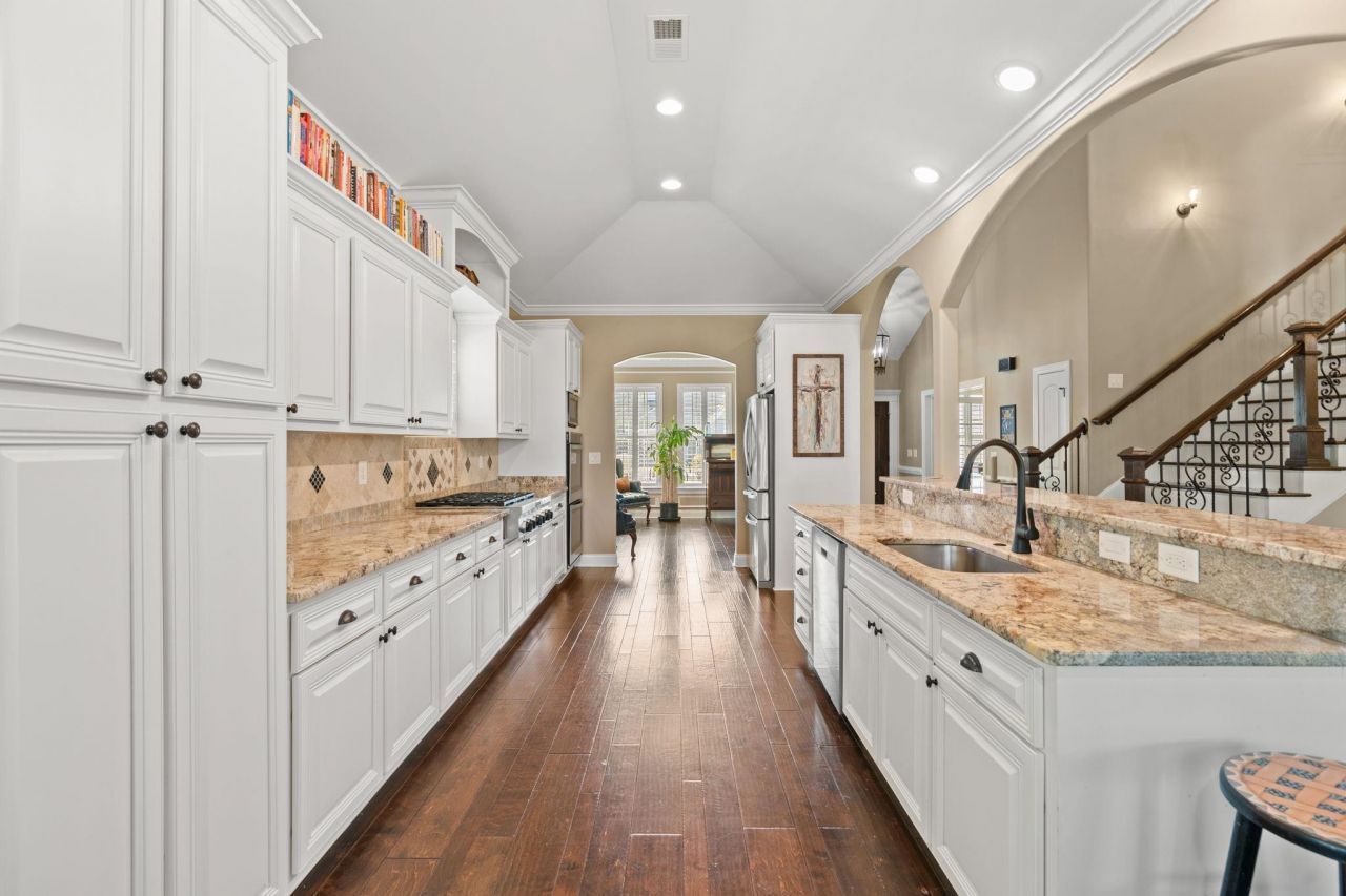 292 Chamberlin Dr. Photo 14