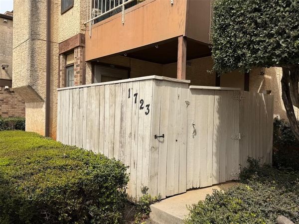 1723 Crest Grove Drive, Unit 120B, Arlington, TX 76012