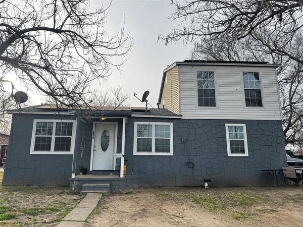 108 N Ellis Avenue , Mount Pleasant, TX 75455