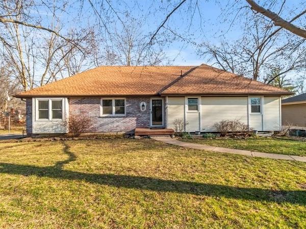 810 NE Chestnut Street, Lee's Summit, MO 64086