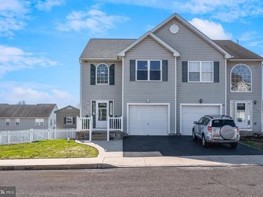 671 DAISY LANE, PENNSBURG, PA 18073