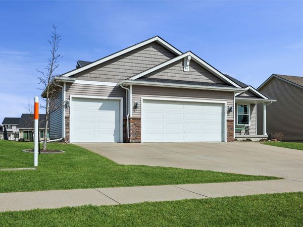 4725 NE Innsbruck Drive, Ankeny, IA 50021
