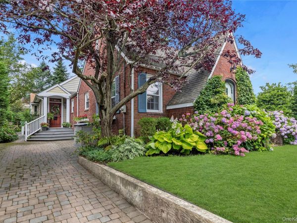 550 Nassau Boulevard , West Hempstead, NY 11552