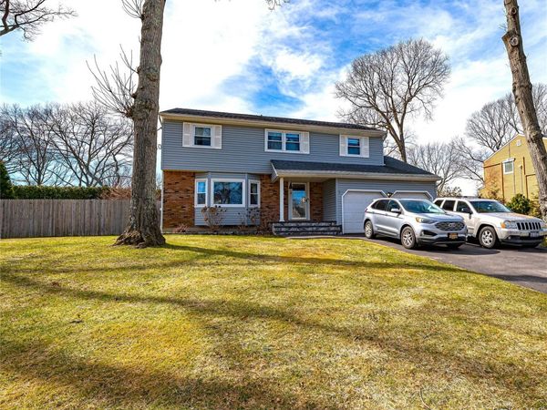 6 Roman Court, Lake Grove, NY 11755