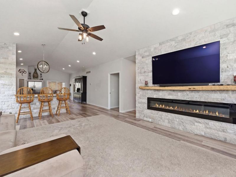 174 Black Hawk Drive, Franklin Twp, OH 45171 Photo 4