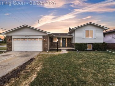 43935 Harsdale Drive, CANTON, MI 48187