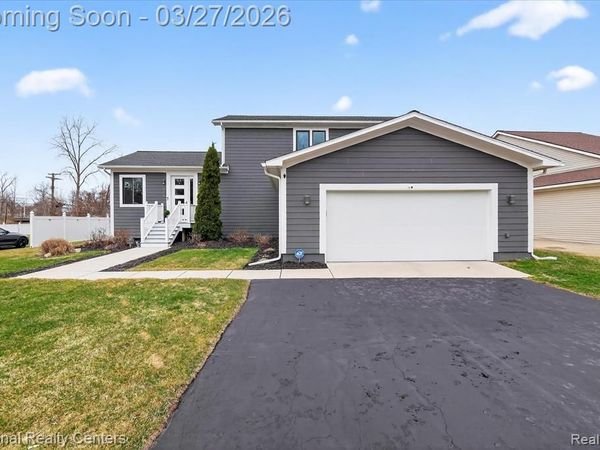 946 Dunreath Street, Wolverine Lake Vlg, MI 48390