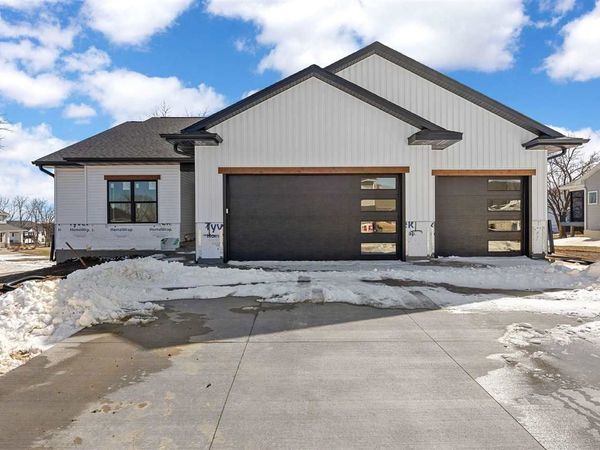 521 Elizabeth Ln, Tiffin, IA 52340