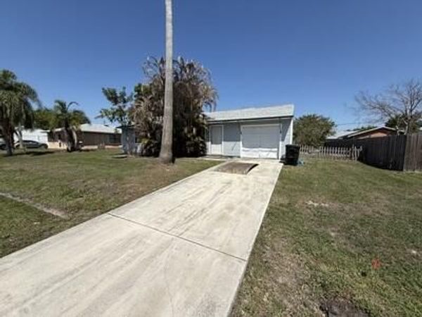 1809 SW Morelia Lane, Port St. Lucie, FL 34953