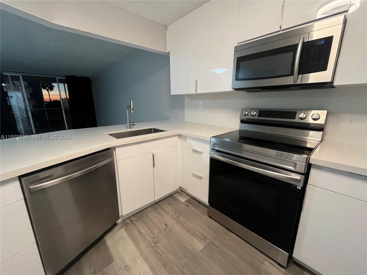 1750 NE 191st St , Unit 522-3, Miami, FL 33179 Photo