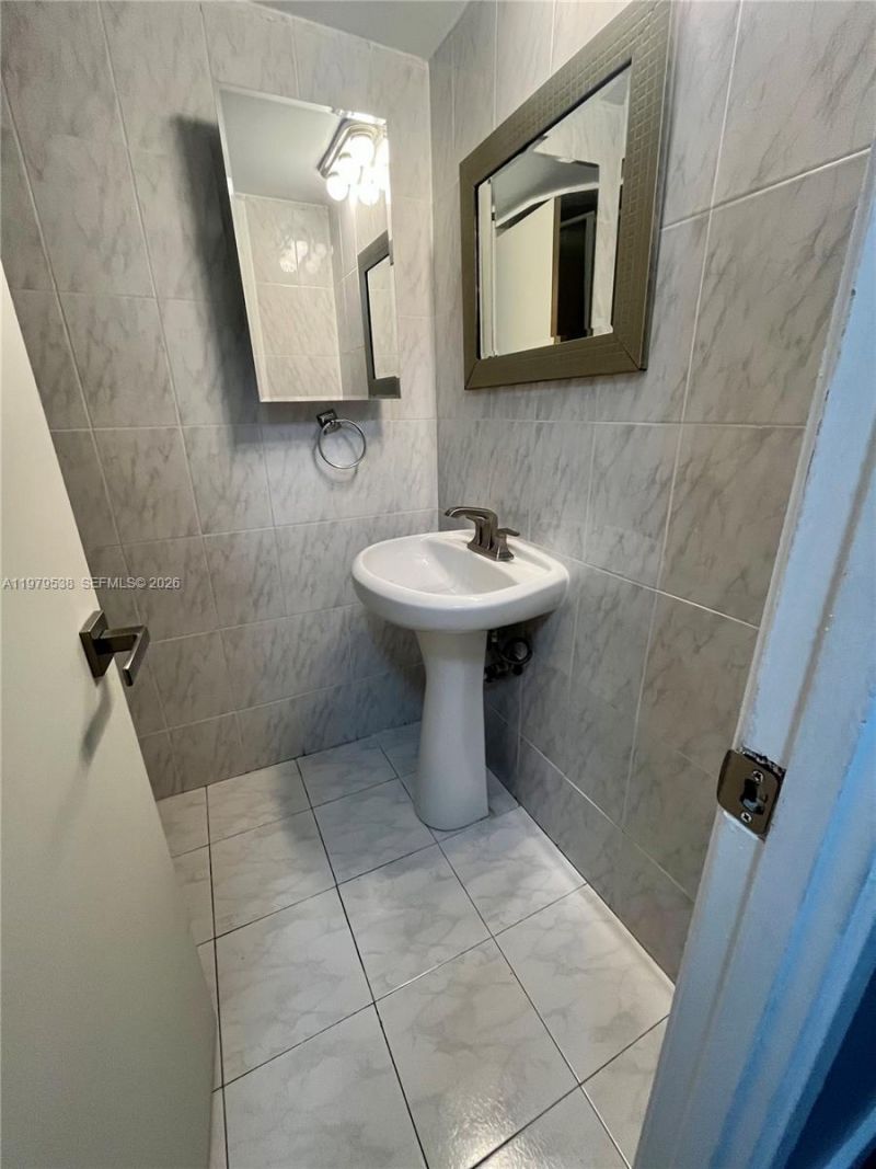 1750 NE 191st St , Unit 522-3, Miami, FL 33179 Photo