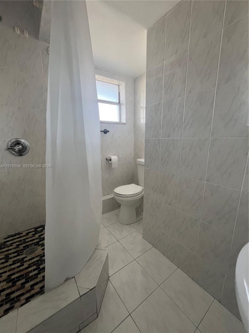 1750 NE 191st St , Unit 522-3, Miami, FL 33179 Photo