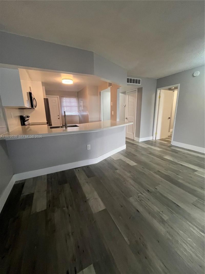 1750 NE 191st St , Unit 522-3, Miami, FL 33179 Photo