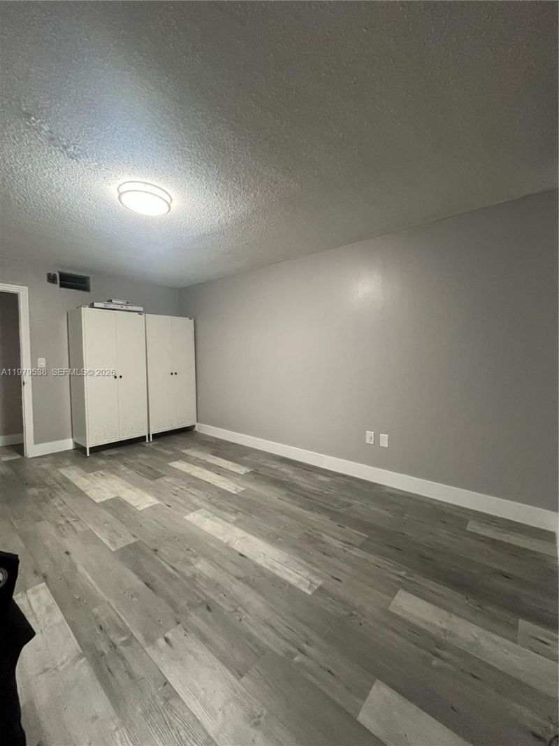 1750 NE 191st St , Unit 522-3, Miami, FL 33179 Photo