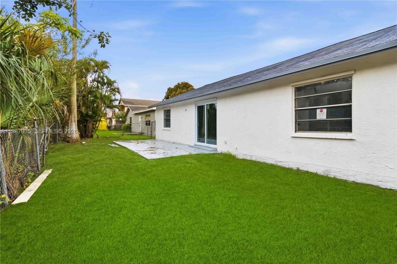 8500 SW 20th St, North Lauderdale, FL 33068 Photo
