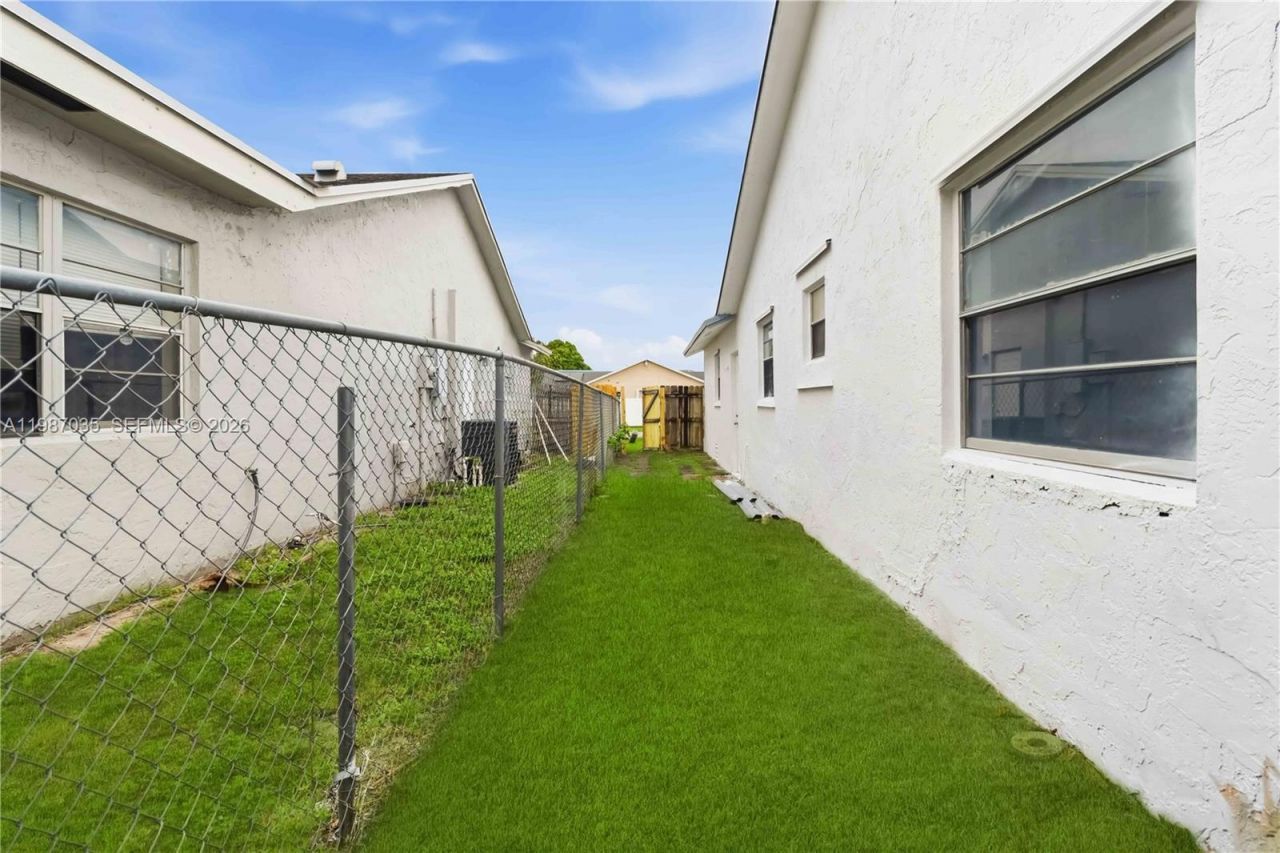 8500 SW 20th St, North Lauderdale, FL 33068 Photo