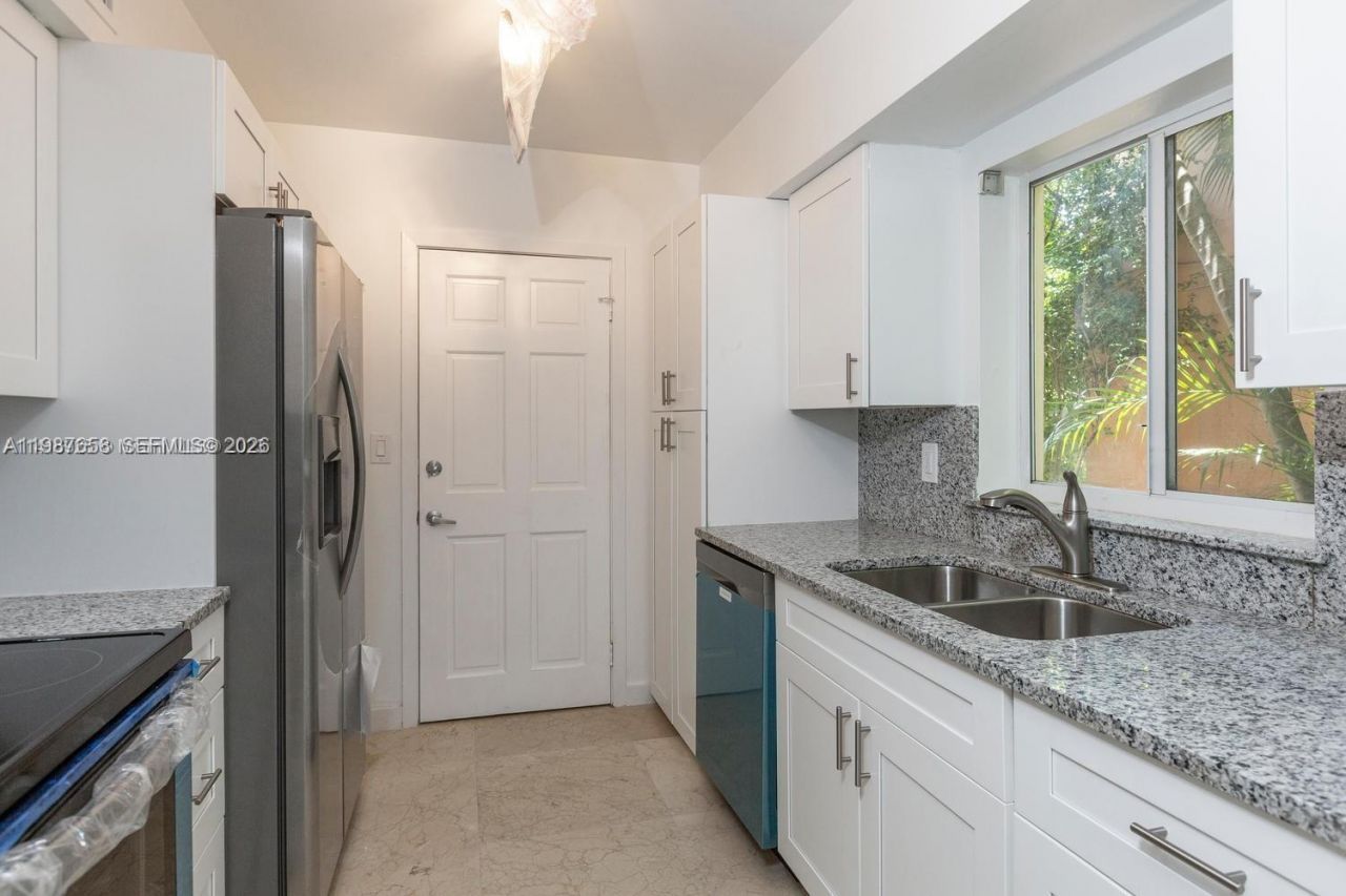 2882 S Le Jeune Rd, Unit 2882, Coral Gables, FL 33134 Photo