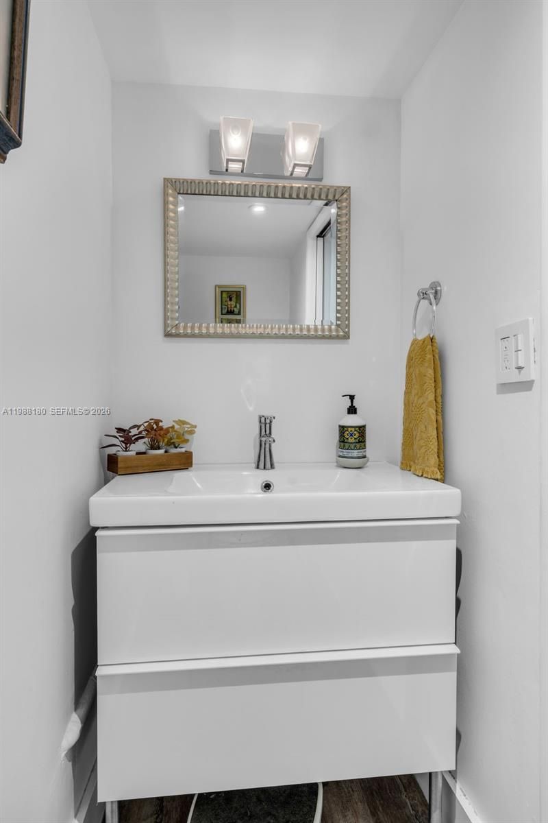 150 SE 25th Rd, Unit 8H, Miami, FL 33129 Photo