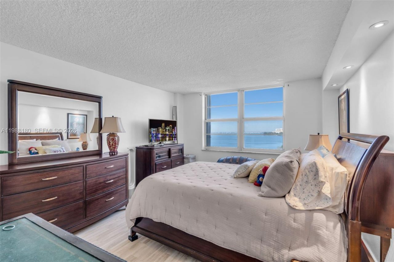 150 SE 25th Rd, Unit 8H, Miami, FL 33129 Photo