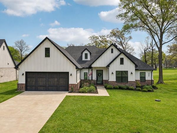 327 Saint Andrews Drive, Mabank, TX 75156