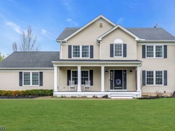 8 Governor Rd, Readington, NJ 08822