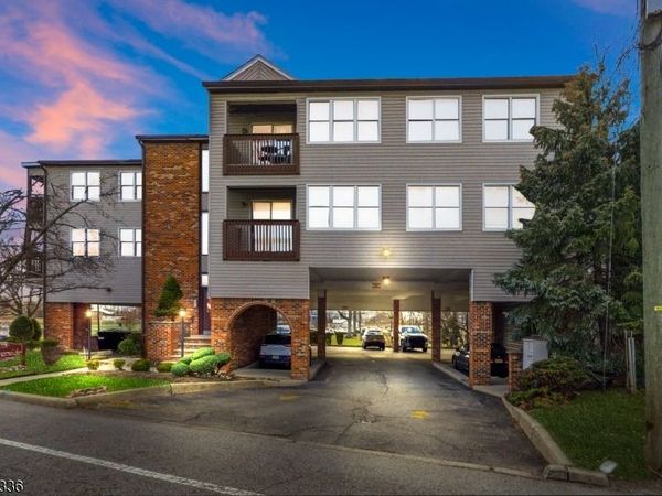 779 Riverside Ave, Lyndhurst, NJ 07071