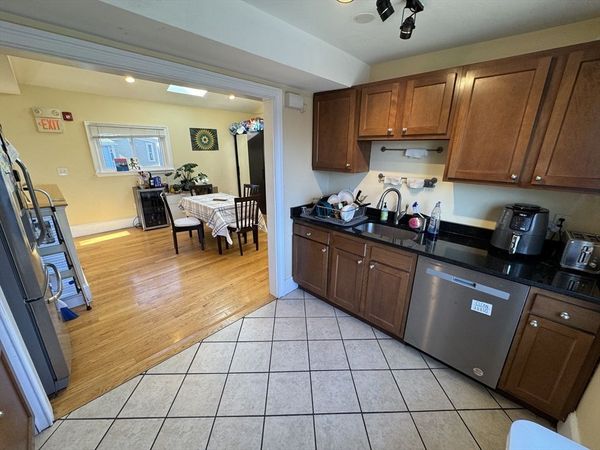 208 Holland St, Unit 2, Somerville, MA 02144