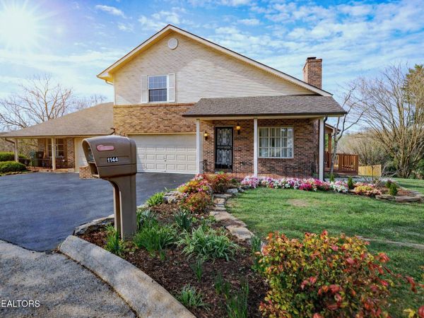 1144 N Rachaels Circle, Maryville, TN 37804