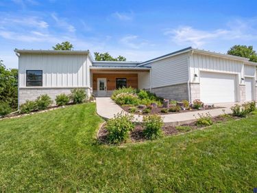 8440 Raven Drive, Louisville, NE 68037