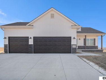 6915 Port Royal Drive , Papillion, NE 68046