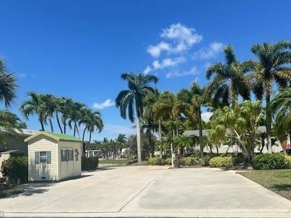 1386 Silver Lakes BLVD, NAPLES, FL 34114