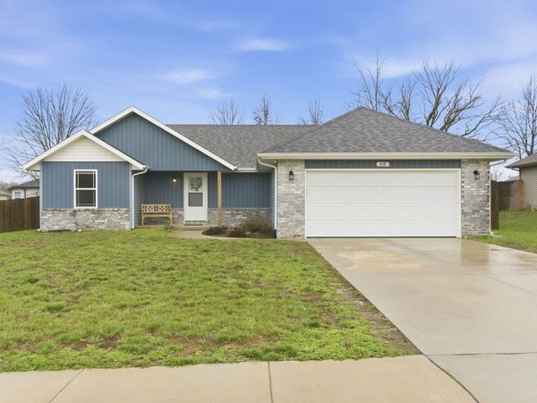 208 E Seminole Street , Strafford, MO 65757