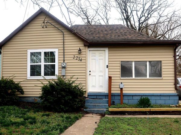 2254 N Travis Avenue, Springfield, MO 65803