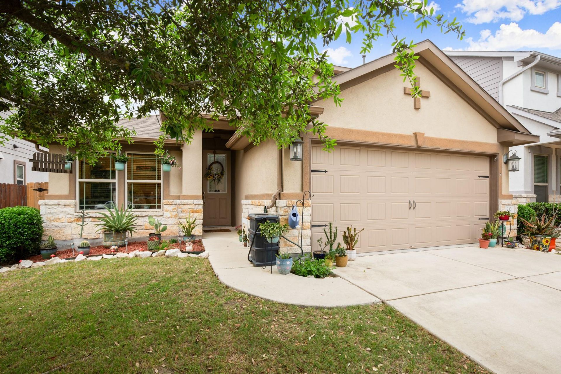 210 Wincliff Dr, Buda, TX 78610 Main Photo