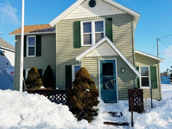 111 E Sinclair ST, Mackinaw City, MI 49701