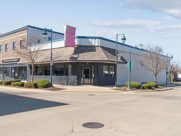 2 S Frederick , Oelwein, IA 50662