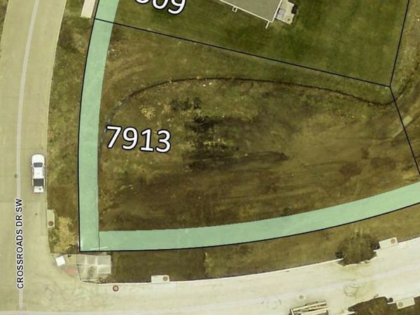 7913 SW Crossroads Drive, Cedar Rapids, IA 52404