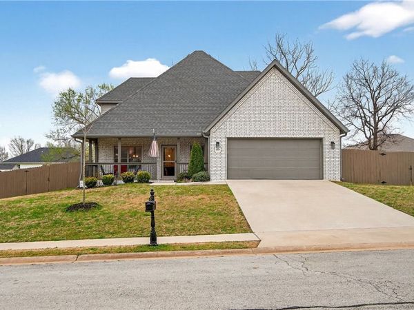 1040 Harrison Street, Pea Ridge, AR 72751