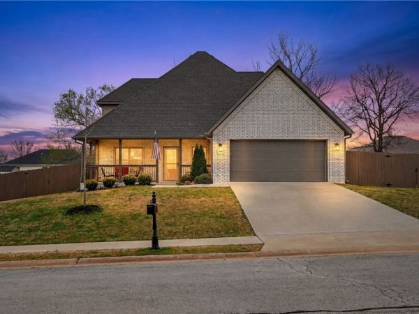 1040 Harrison Street, Pea Ridge, AR 72751