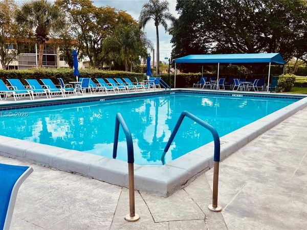 671 S Hollybrook Dr, Unit 104, Pembroke Pines, FL 33025