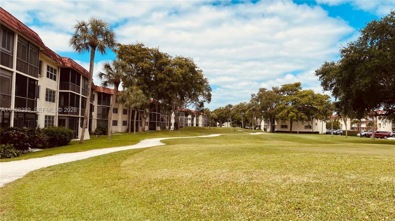 671 S Hollybrook Dr, Unit 104, Pembroke Pines, FL 33025 Photo