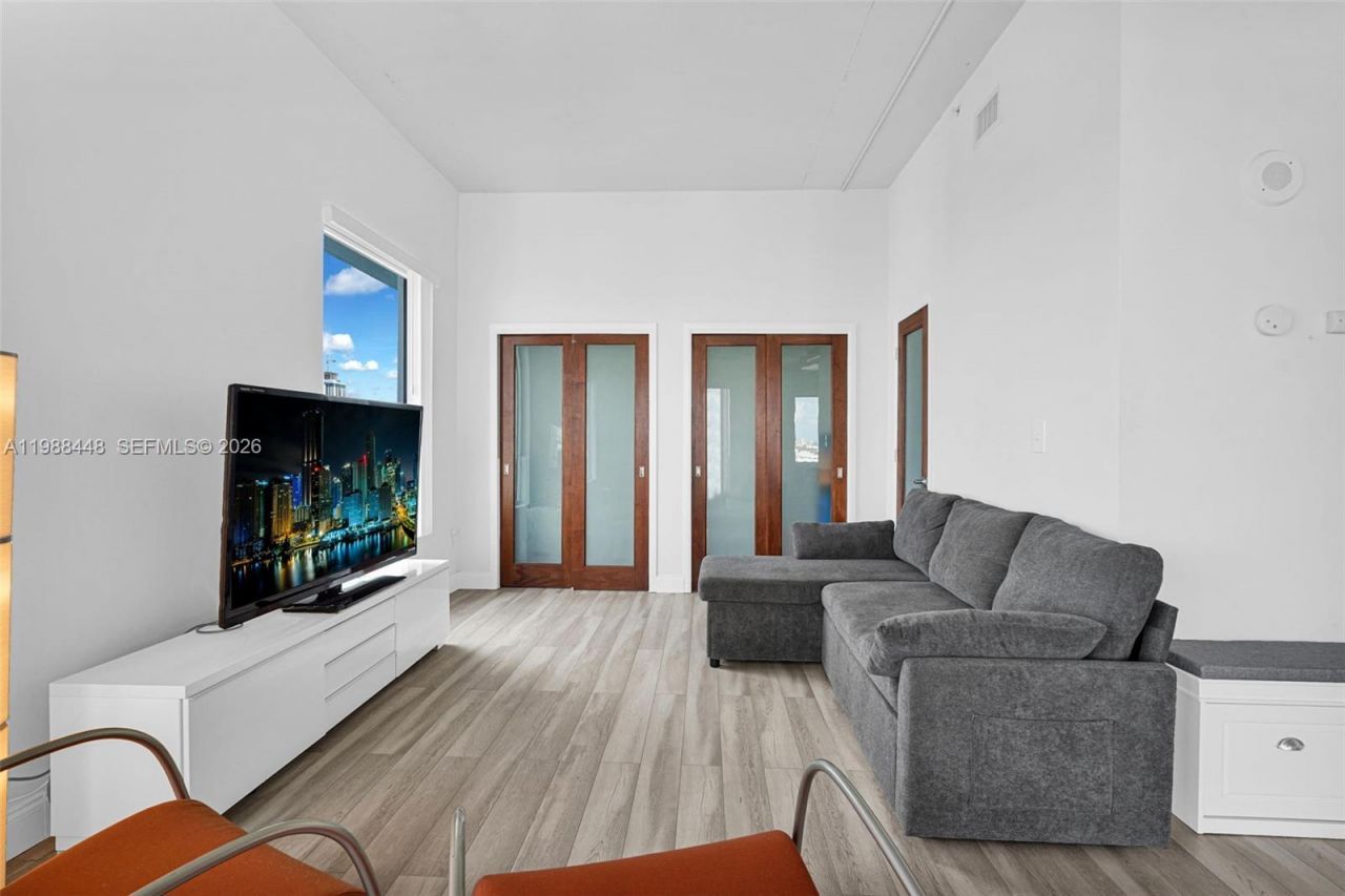 10 SW South River Dr, Unit 1615, Miami, FL 33130 Photo